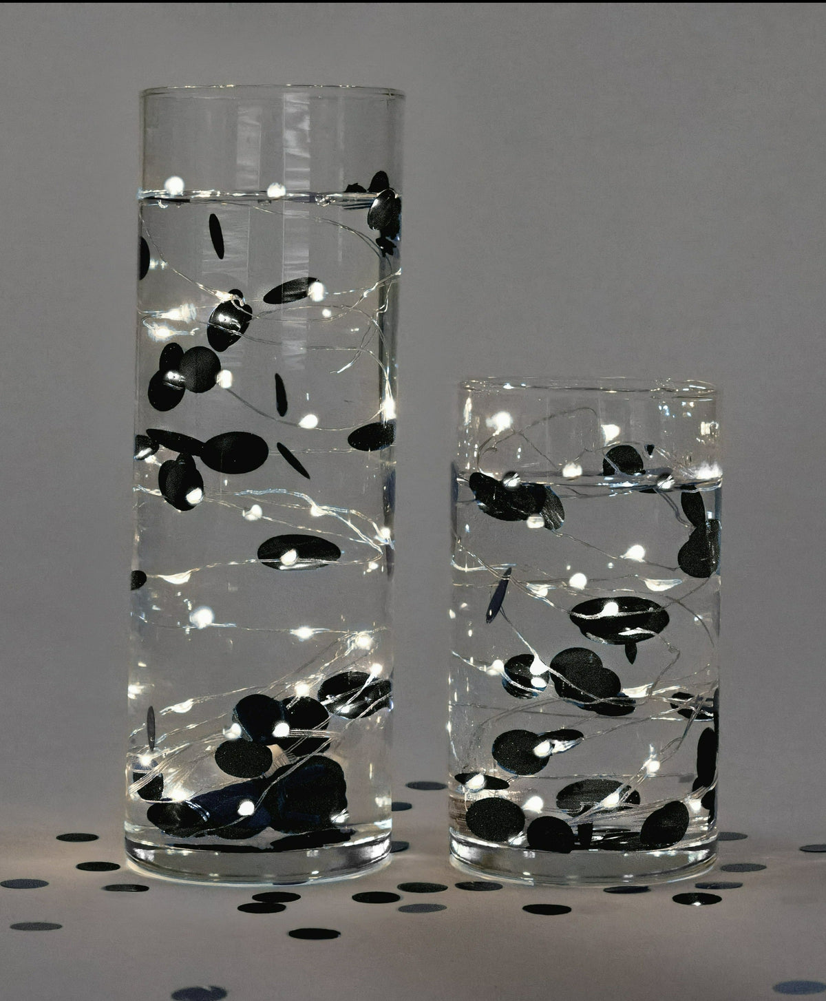 קונפטי צף שחור מתכתי עם אפשרות לאורות פיות - קישוטי אגרטל ופיזור שולחן